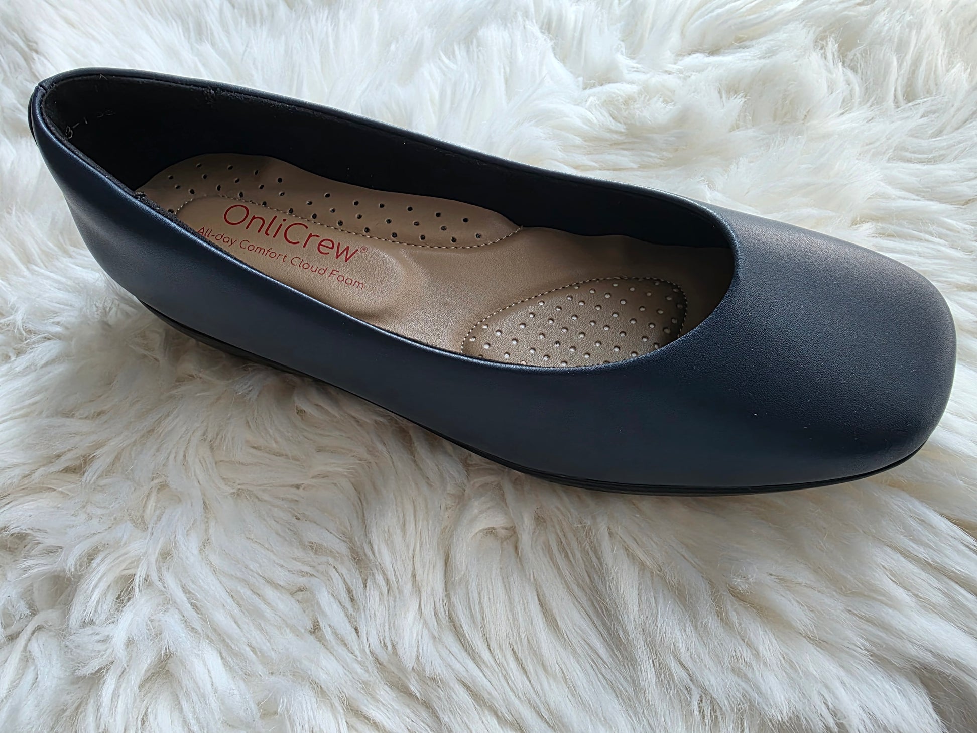 onlicrew Navy blue shoe with a visible brand logo on a white fluffy surface
